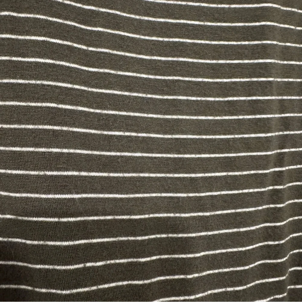 Women’s size Large | Nine Britton Tshirt - Picture 3 of 6